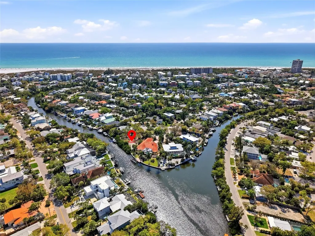 114 Island Circle Sarasota FL 34242