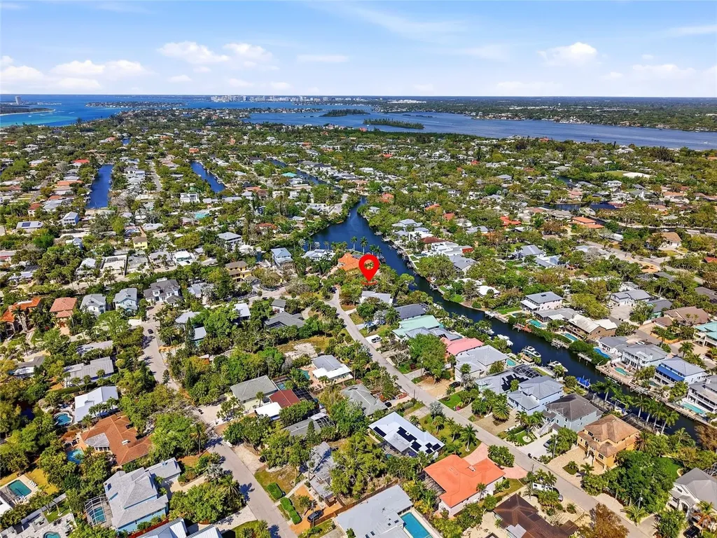 114 Island Circle Sarasota FL 34242