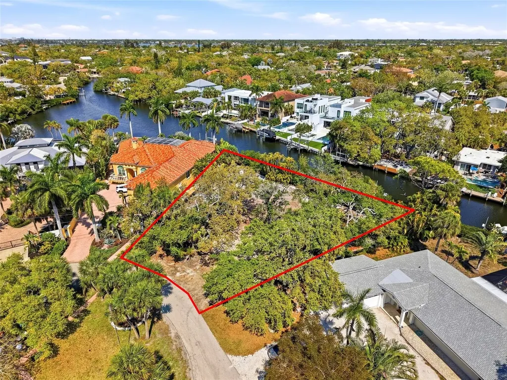 114 Island Circle Sarasota FL 34242
