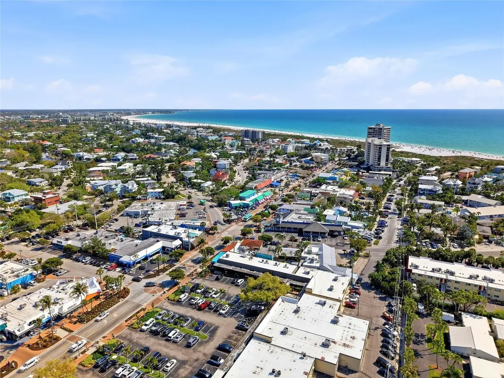 114 Island Circle Sarasota FL 34242