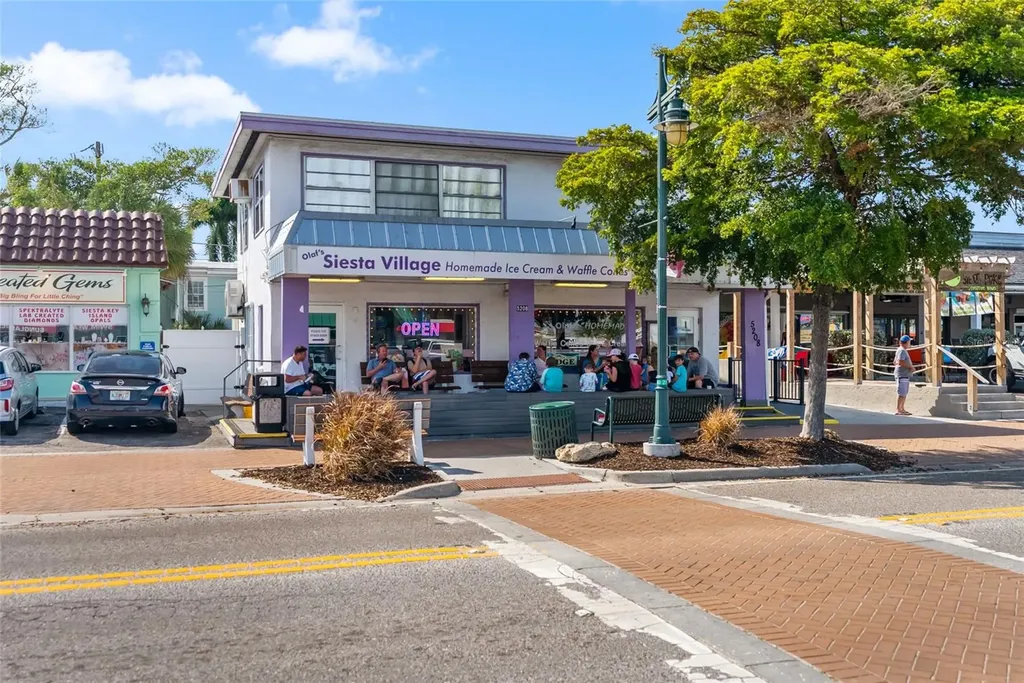 114 Island Circle Sarasota FL 34242