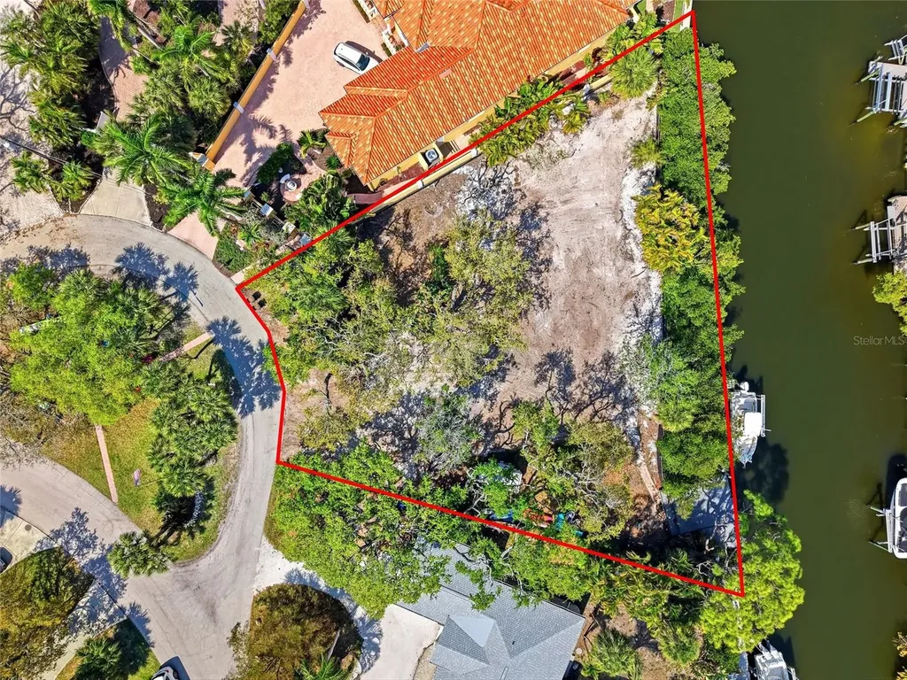 114 Island Circle Sarasota FL 34242
