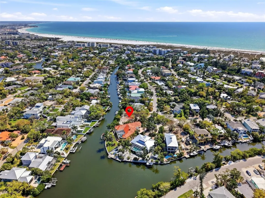 114 Island Circle Sarasota FL 34242