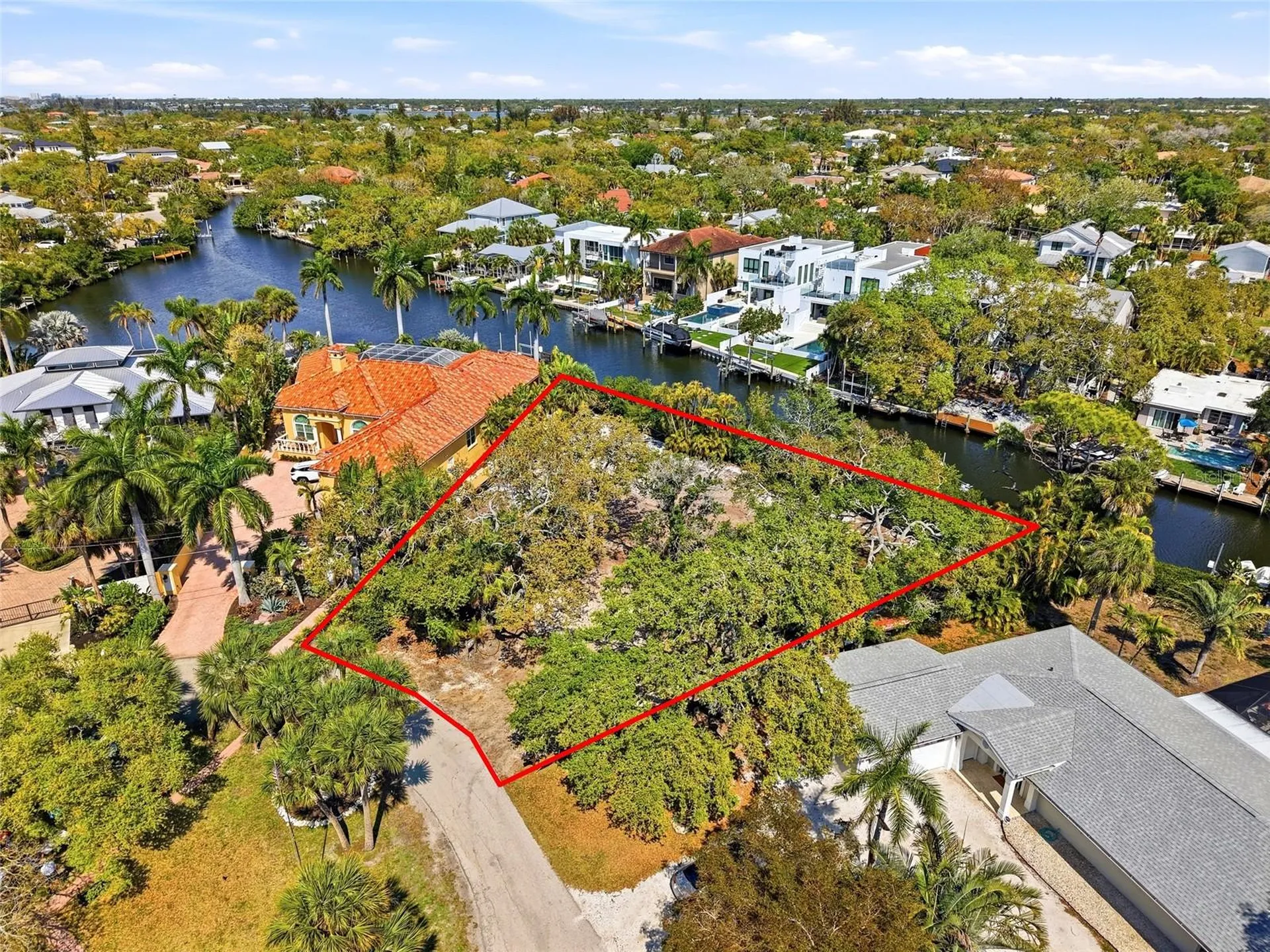 114 Island Circle Sarasota FL 34242