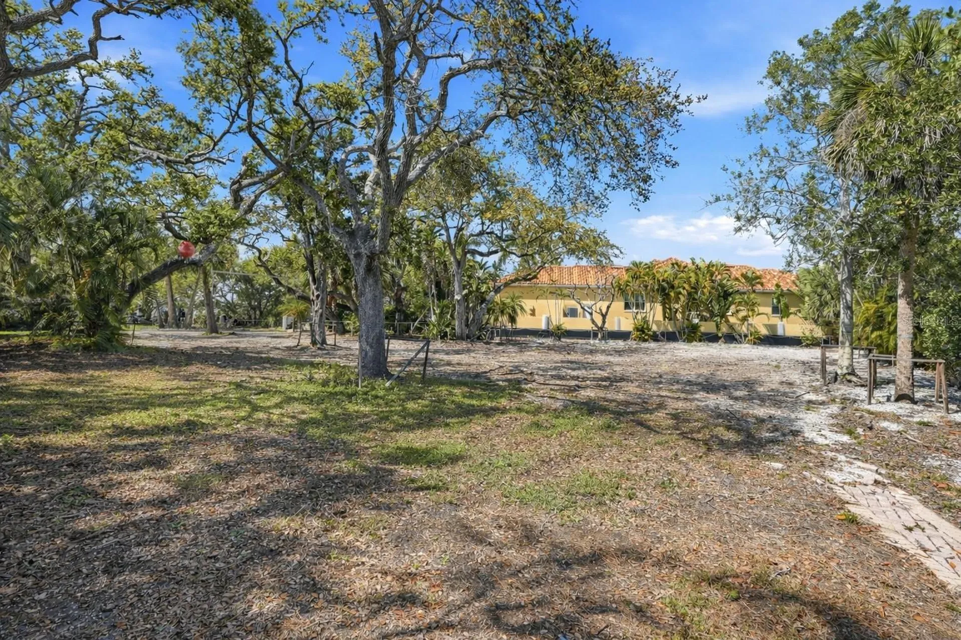 114 Island Circle Sarasota FL 34242