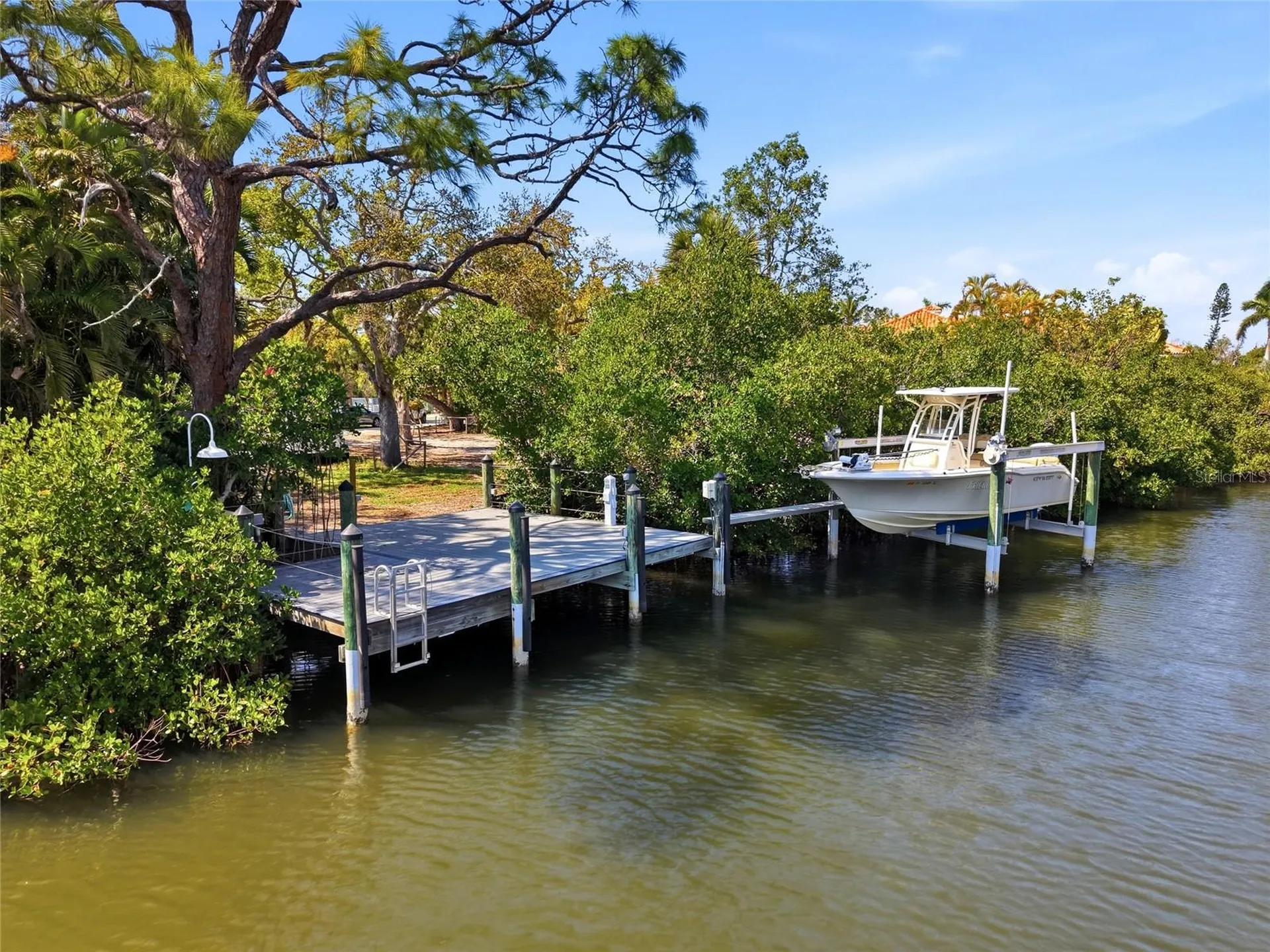 114 Island Circle Sarasota FL 34242