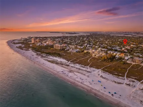 114 Island Circle Sarasota FL 34242