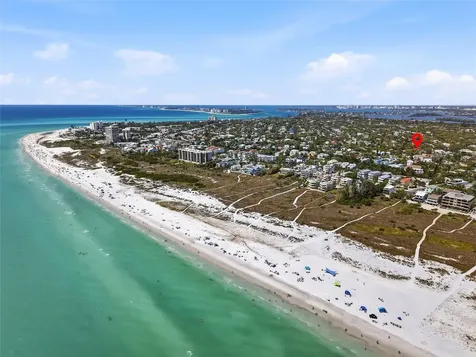 114 Island Circle Sarasota FL 34242