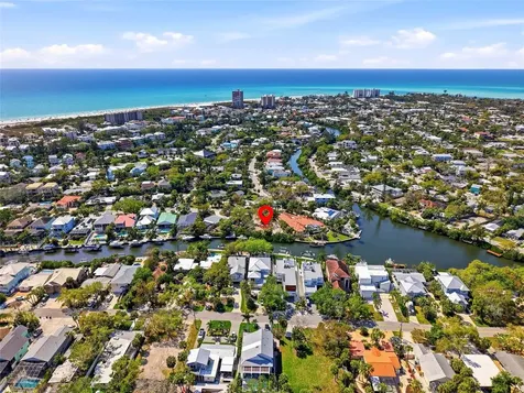 114 Island Circle Sarasota FL 34242
