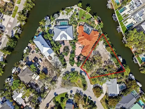 114 Island Circle Sarasota FL 34242