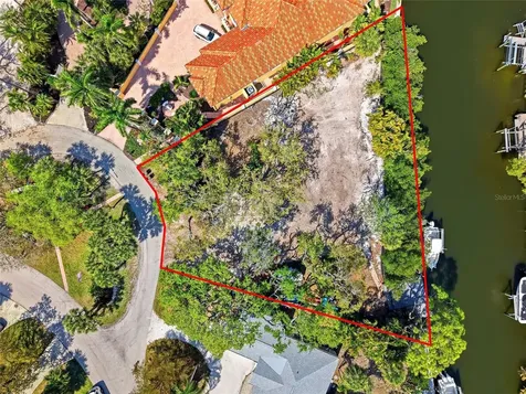 114 Island Circle Sarasota FL 34242