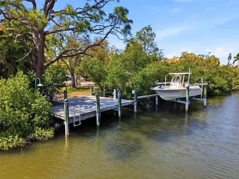 114 Island Circle Sarasota FL 34242