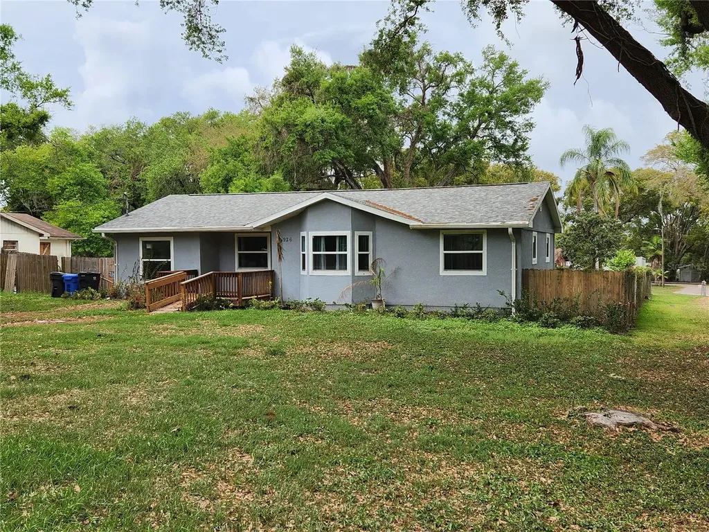 1926 Meadowridge Drive Valrico FL 33596