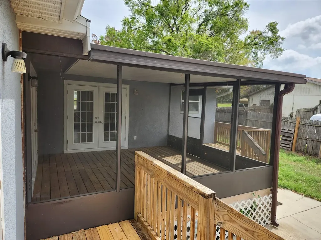 1926 Meadowridge Drive Valrico FL 33596