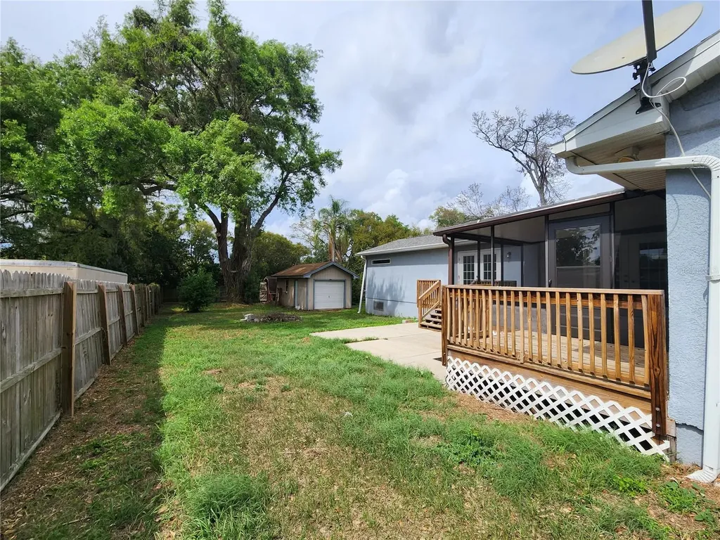 1926 Meadowridge Drive Valrico FL 33596