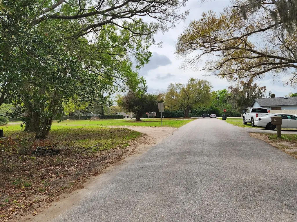 1926 Meadowridge Drive Valrico FL 33596