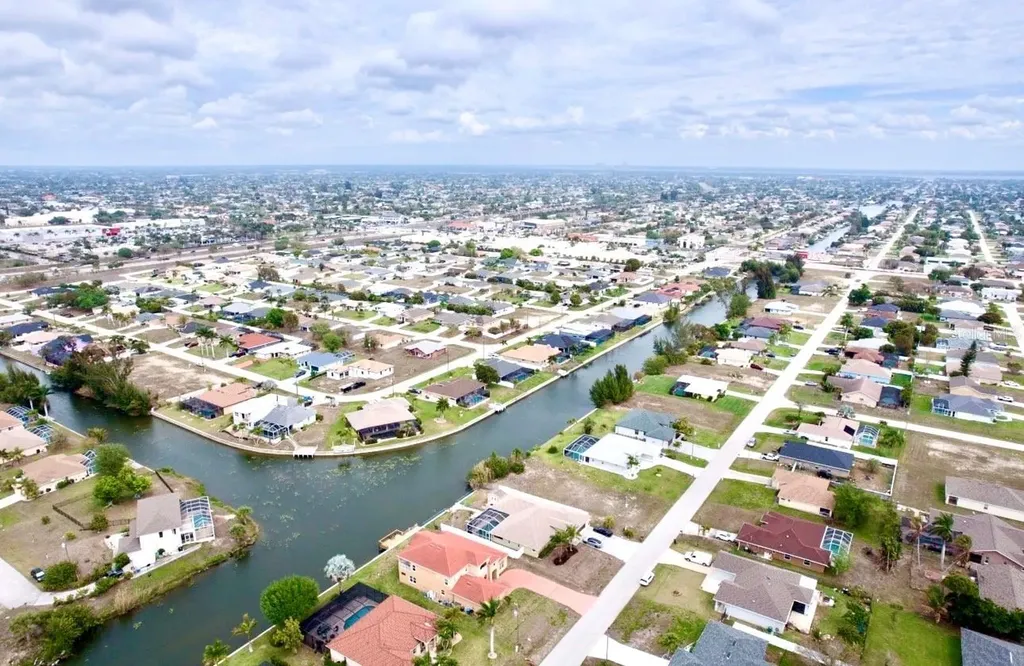 239 SW 28th Terrace Cape Coral FL 33914