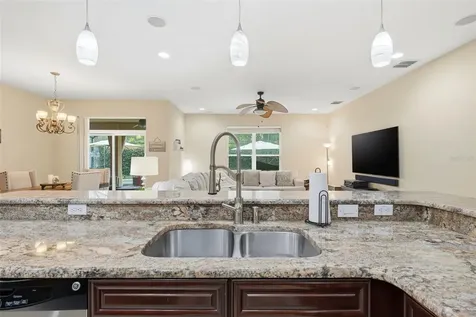979 Counts Crest Circle Apopka FL 32712