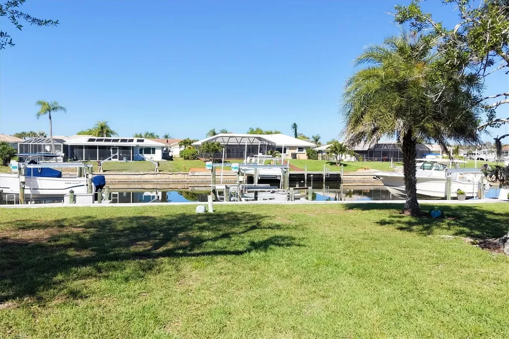 35 Oakwood Drive N Englewood FL 34223