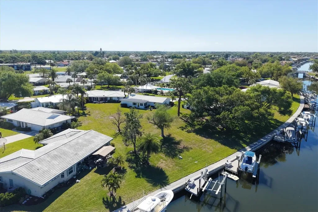 35 Oakwood Drive N Englewood FL 34223
