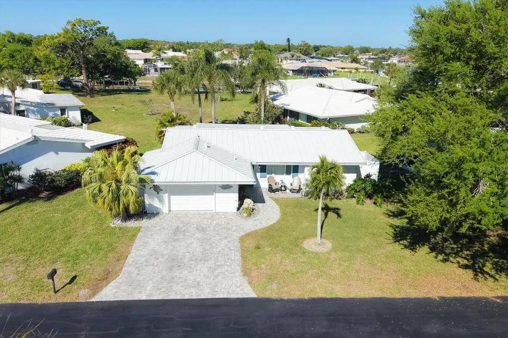 35 Oakwood Drive N Englewood FL 34223