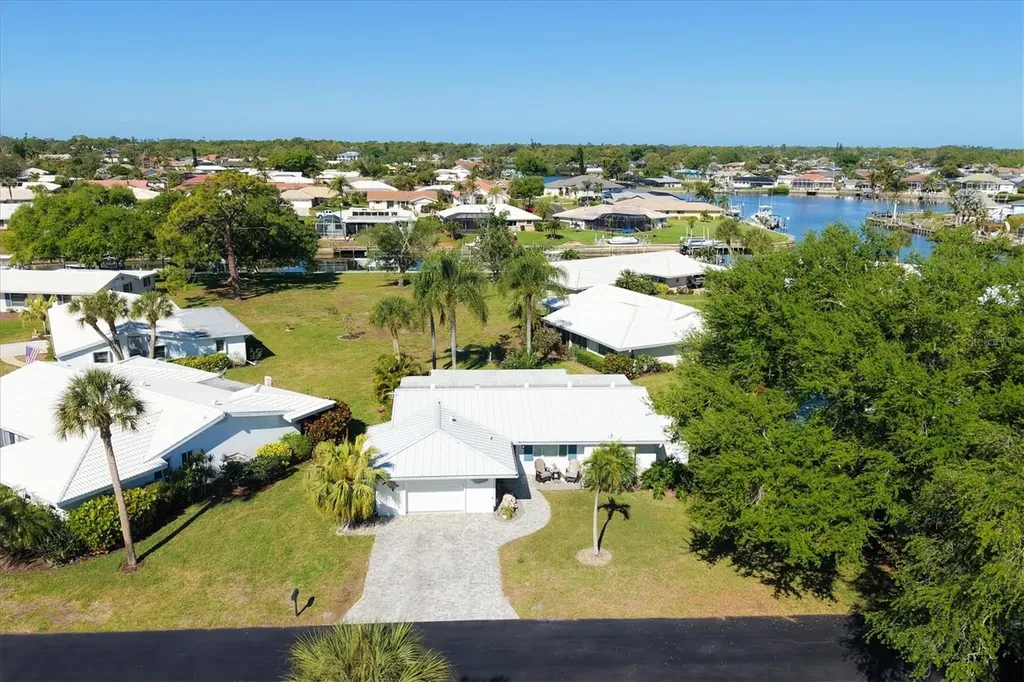 35 Oakwood Drive N Englewood FL 34223