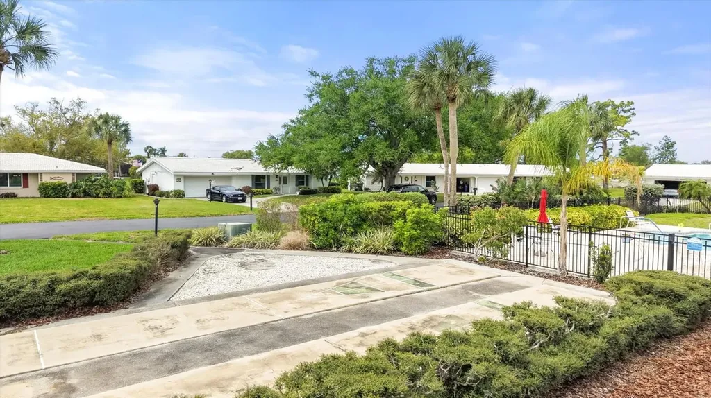 35 Oakwood Drive N Englewood FL 34223
