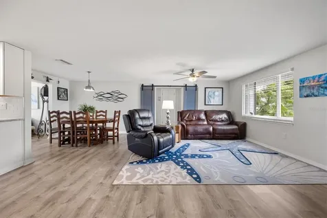 35 Oakwood Drive N Englewood FL 34223