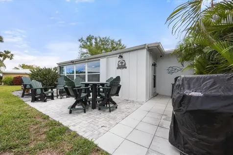 35 Oakwood Drive N Englewood FL 34223