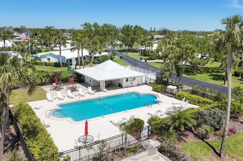 35 Oakwood Drive N Englewood FL 34223