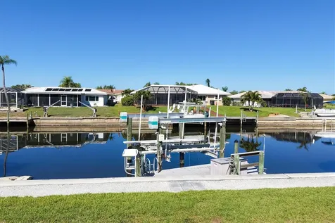 35 Oakwood Drive N Englewood FL 34223