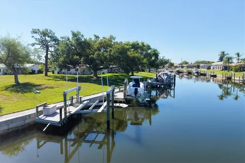 35 Oakwood Drive N Englewood FL 34223