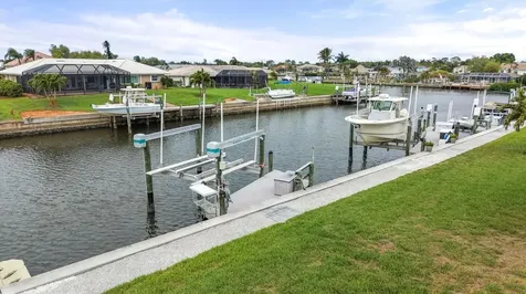 35 Oakwood Drive N Englewood FL 34223