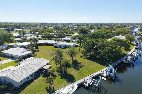 35 Oakwood Drive N Englewood FL 34223