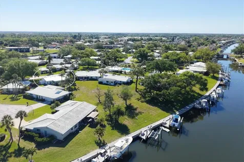 35 Oakwood Drive N Englewood FL 34223