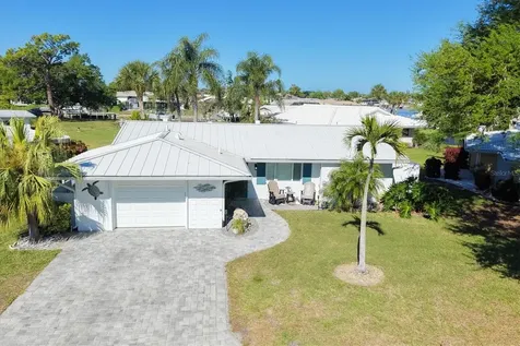 35 Oakwood Drive N Englewood FL 34223