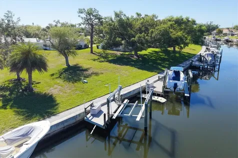 35 Oakwood Drive N Englewood FL 34223