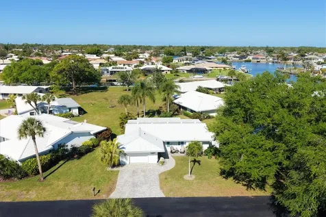 35 Oakwood Drive N Englewood FL 34223