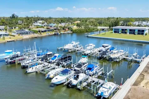 35 Oakwood Drive N Englewood FL 34223