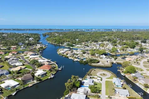 35 Oakwood Drive N Englewood FL 34223