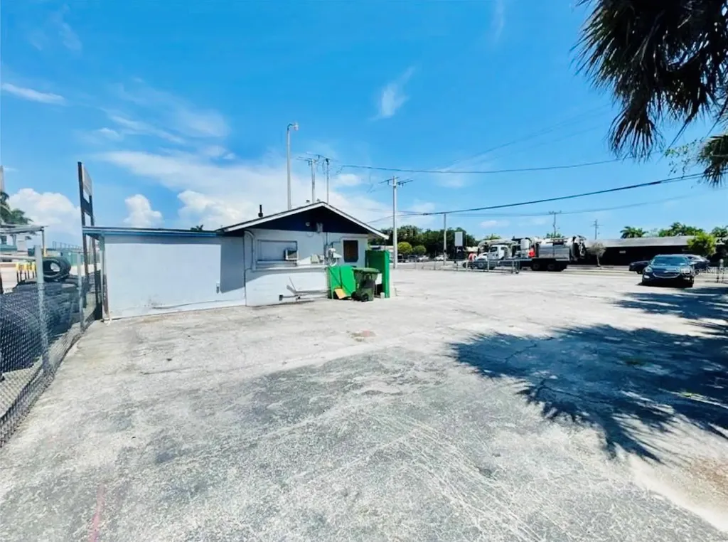 1614 9th Street W Bradenton FL 34205