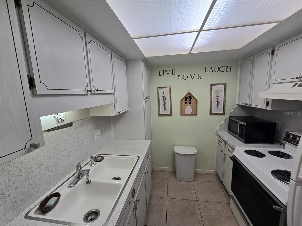 6044 22nd Avenue N St Petersburg FL 33710