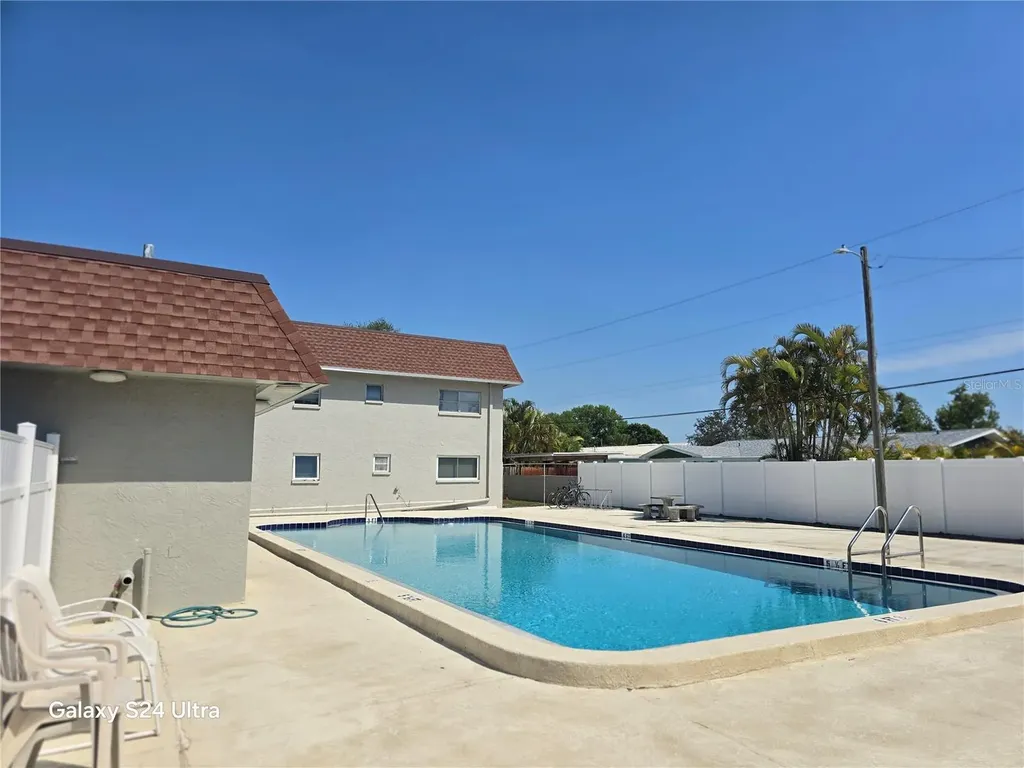 6044 22nd Avenue N St Petersburg FL 33710
