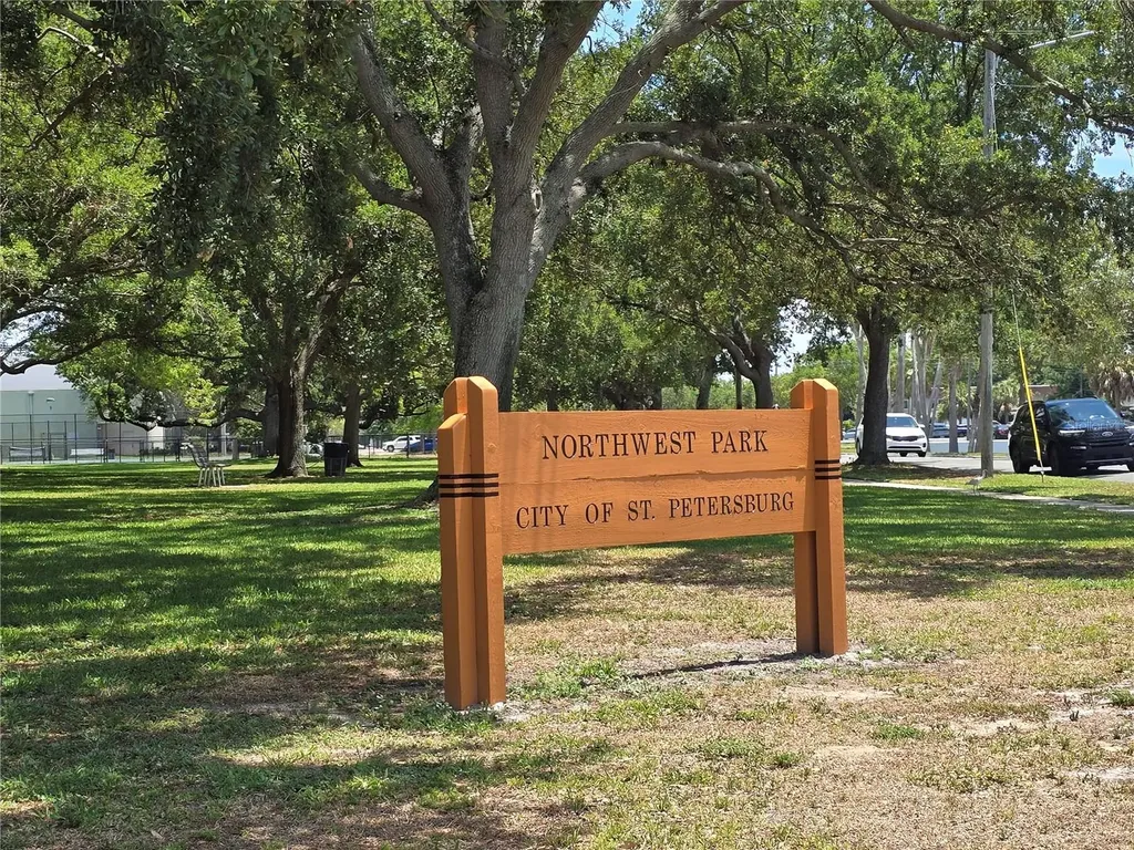 6044 22nd Avenue N St Petersburg FL 33710