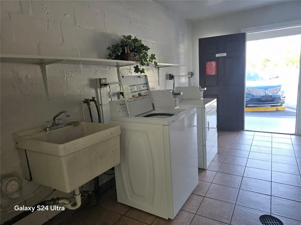 6044 22nd Avenue N St Petersburg FL 33710