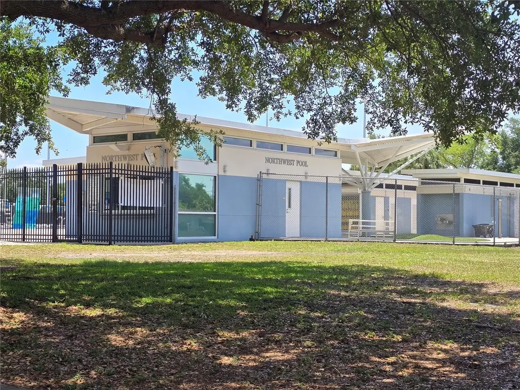 6044 22nd Avenue N St Petersburg FL 33710