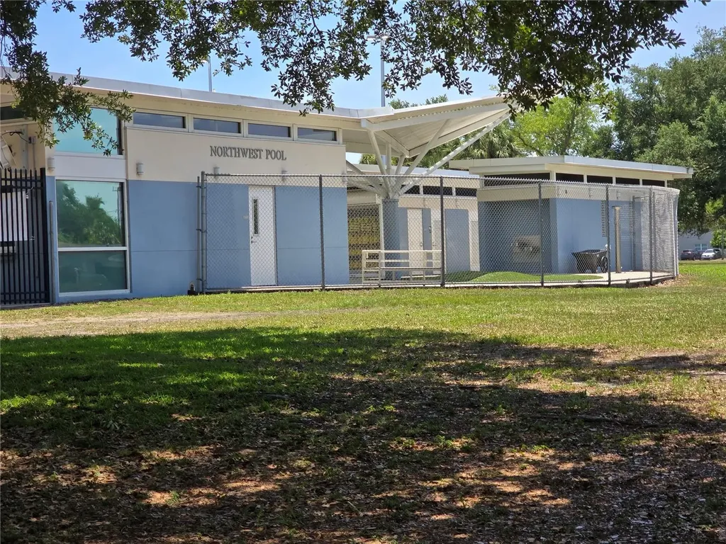 6044 22nd Avenue N St Petersburg FL 33710
