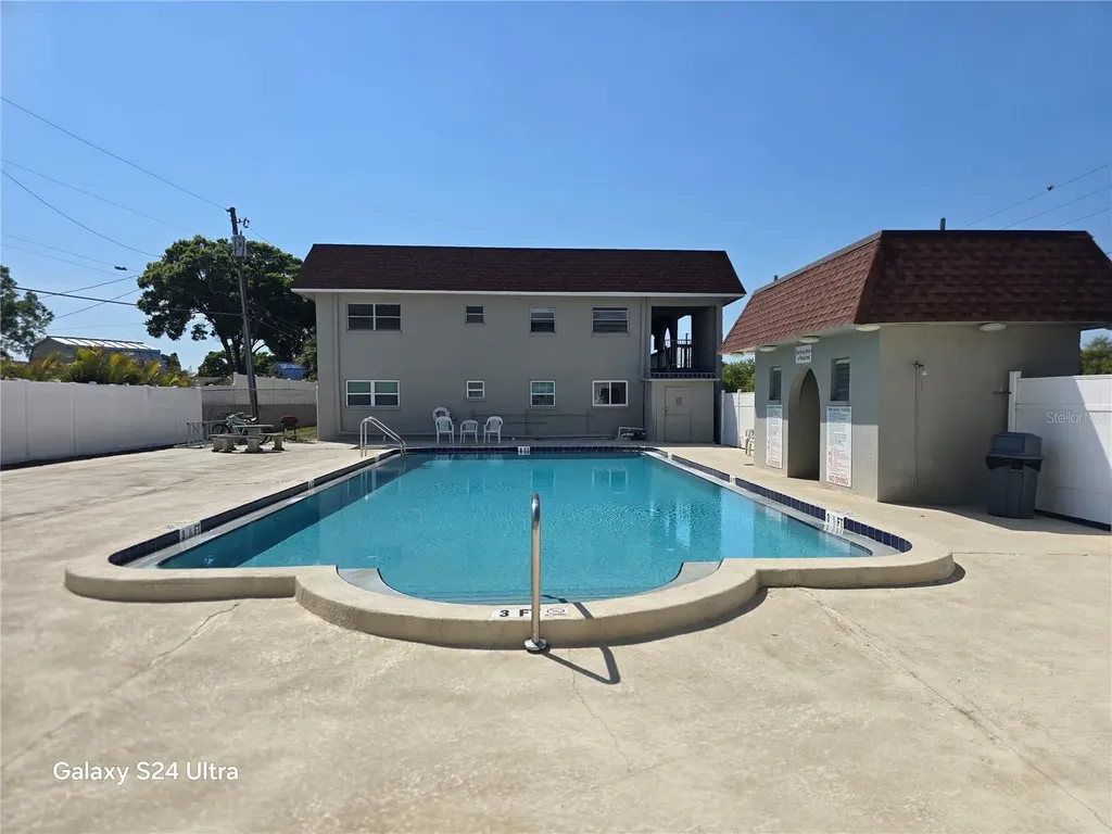 6044 22nd Avenue N St Petersburg FL 33710