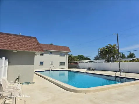 6044 22nd Avenue N St Petersburg FL 33710