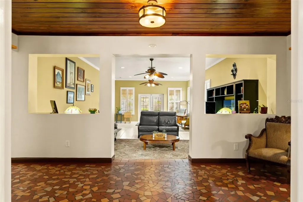 1202 W Coral Street Tampa FL 33602